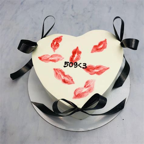Lip Kiss Theme Heart Shape Cake – Bento Cakes Noida