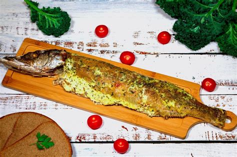 Щука в фольге в духовке рецепт с фото пошагово - 1000.menu