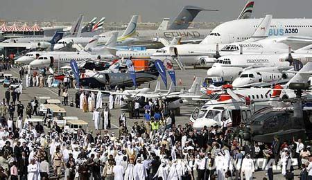 徹夜大雨淹展場 杜拜航空展宣布暫停 - 國際 - 自由時報電子報