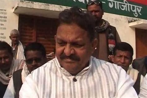 Ghazipur: Afzal Ansari alleges EVM swap, stages protest - गाजीपुर में ...