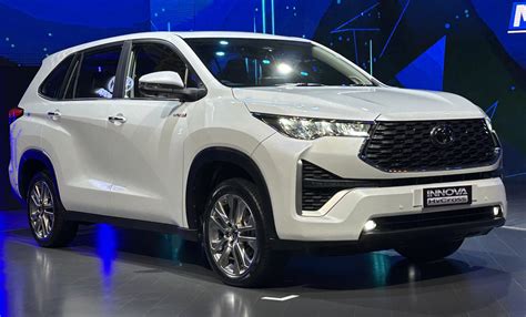 Toyota Innova Hycross With improved design, Fuel Efficiency Debuts In ...