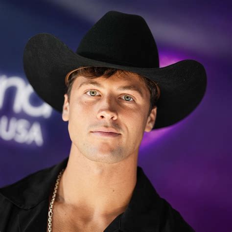 '80s Singer Gives Fans 'Goosebumps' With Performance of Cult Classic ...