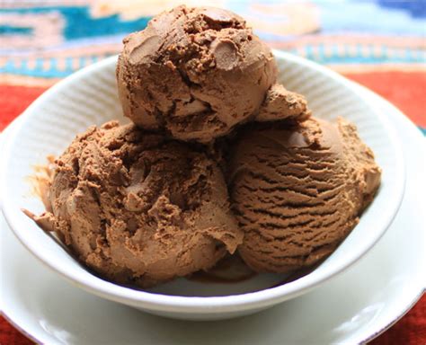 Eggless, Delicious And Creamy: Prepare Chocolate Ice Cream At Home With ...