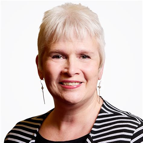 3 Ways to Simplify Your Investment Portfolio for 2025 | Morningstar