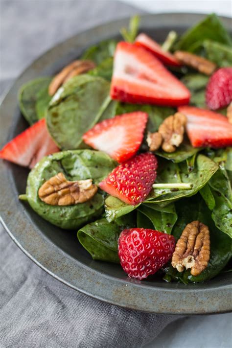 Low FODMAP Spinach Salad with Strawberries | FUN WITHOUT FODMAPS