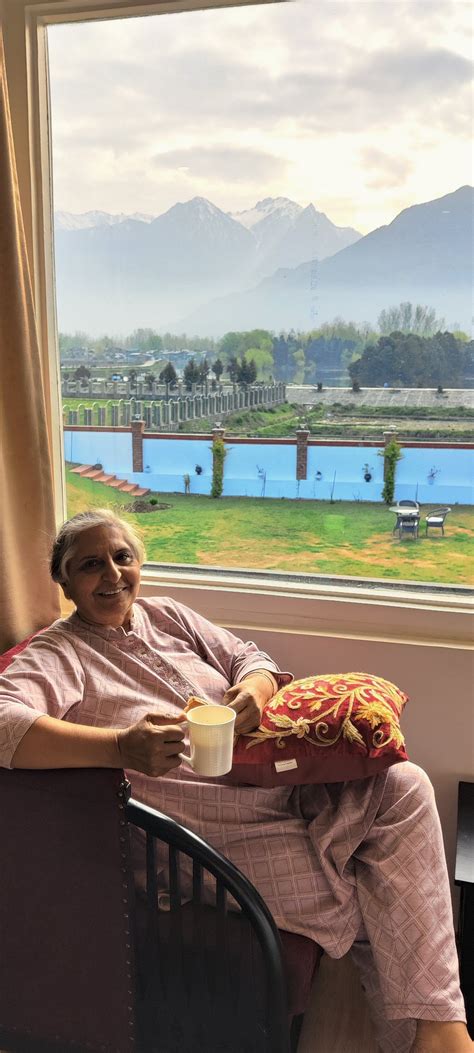 ROBUSTA RETREAT - THE LAKESIDE VILLA (Srinagar, Kashmir) - Hotel ...