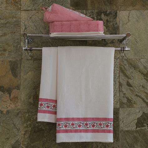 Ruhi raspberry bath towel – Inka