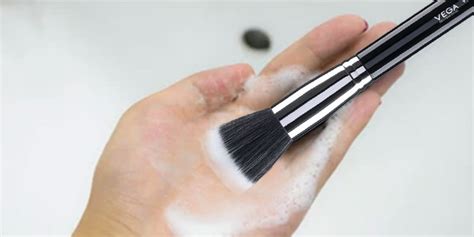 Reasons to clean professional makeup brushes