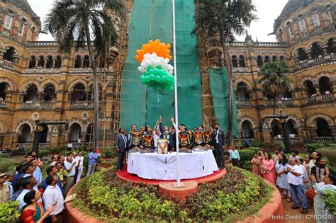 Mumbai: Central Railway Triumphs At Ati Vishisht Rail Seva Puraskar ...