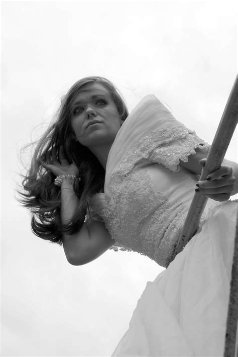 Windy Day Bride 的图像结果