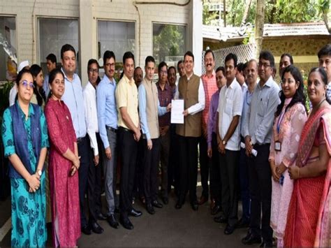 Fadnavis' birthday: Maharashtra CMO team donates 1 day salary to CM ...