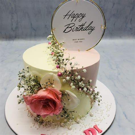 Dual Color Cake with Flowers – Bento Cakes Noida