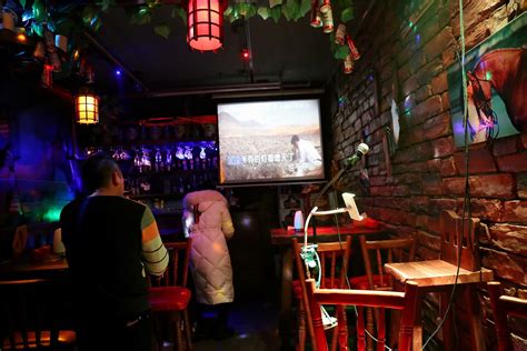 长沙“酒吧街”凌晨2点打烊 行业自律谋求更好发展_大湘网_腾讯网