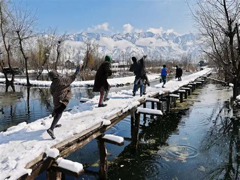 Boys playing with snow - Beautiful images: Kashmir valley experiences ...