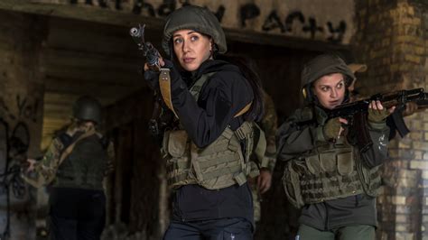 As Ukraine Seeks Troops, Women Prepare for the Call - The New York Times