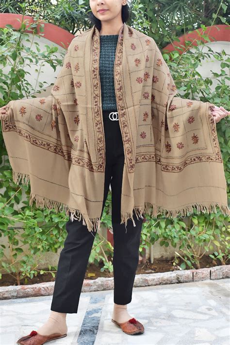 Intricate Kashmiri Sozni Hand Embroidery & Cutwork Work Woolen Stole ...