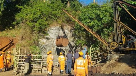 Meghalaya mine rescue op: Divers find wooden structures, horizontal ...
