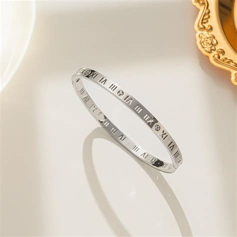 Roman Numbers Pearly Unisex Bangle Bracelet – Anti-Tarnish – BlingVows