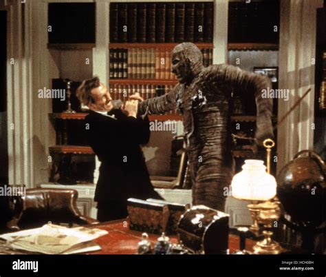 THE MUMMY, Peter Cushing, Christopher Lee, 1959 Stock Photo - Alamy