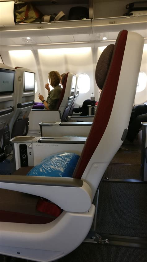 Flight Review: LEVEL Airlines IB 2622 Premium Economy OAK-BCN ...