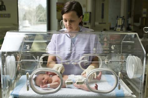 What Is A Neonatal Nurse? | Nursejournal.org