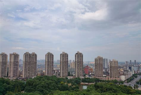 航拍中国新余城市风光，空中俯瞰江西新余城建风光美景。 - YouTube
