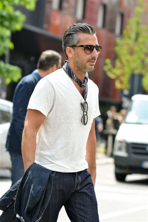 25 Best Bandana Outfit Ideas For Men with Styling Tips – Outfit Trends