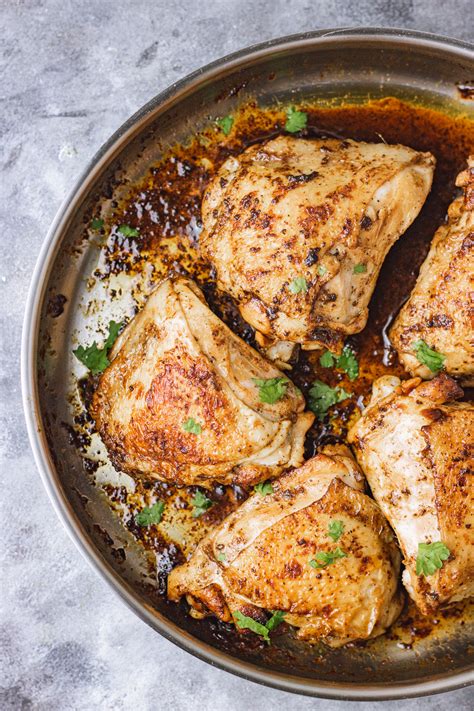 How To Pan Fry Chicken Thighs - yourcookingbuddy.com