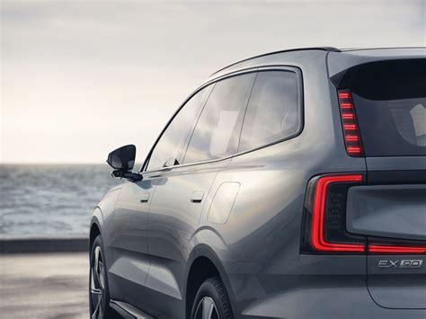 Volvo will complete its range of electric SUVs with the EX60 in 2025