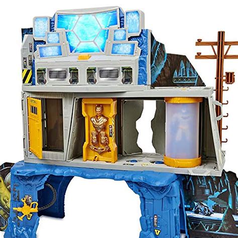Spin Master Batman 3-in-1 Batcave Playset with Exclusive Action Figure