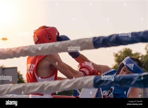 Boxing Ring Outside 的图像结果