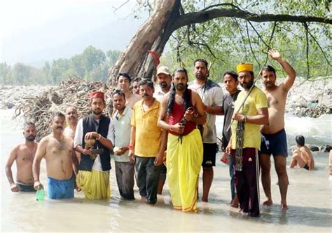 कुल्लू : तीर्थ स्थलों पर हजारों श्रद्धालुओं ने किया 20 भादों का पवित्र ...