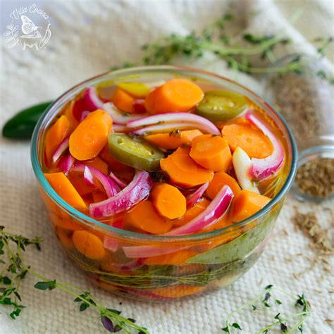 Quick Pickled Carrots - Villa Cocina