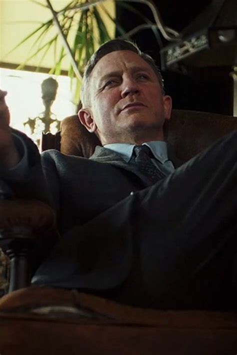 Daniel Craig’s Bio, Age, Relationships, Latest Buzz, Photos & Videos