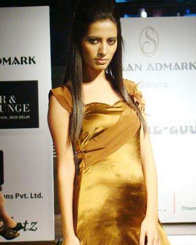 Models walks the ramp during the 'Couture '09' presented by Shaan ...