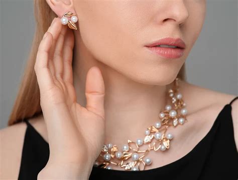 HOW TO SELECT THE BEST JEWELRY GIFTS FOR YOUR LOVED ONES – Luster Gems Mart