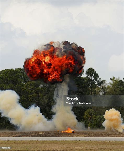 Giant Machine Explosions 的图像结果