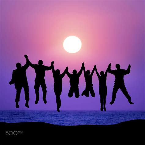 Group of friends jumping against sunset | Sahabat, Seni