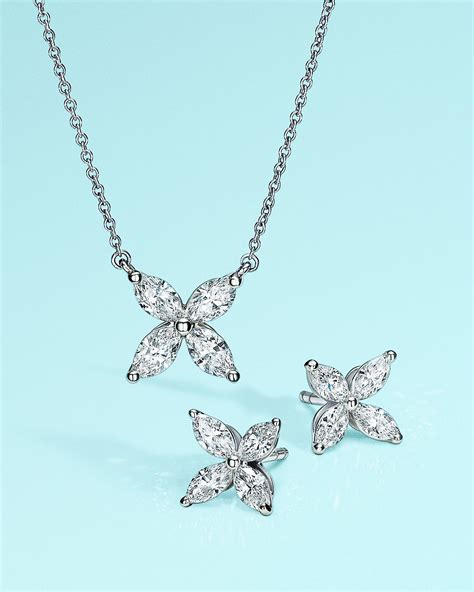 Luxury Gifts for Anniversaries & Holidays | Tiffany & Co. Singapore