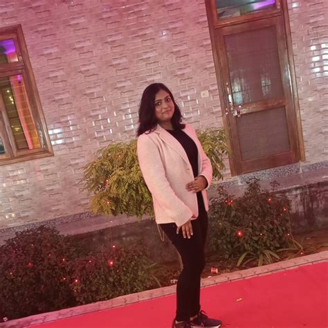 Surabhi - Mumbai,Maharashtra : MBBS student teaches Biology (NEET level ...