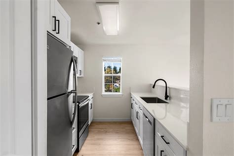 Vista Apartments - Seattle, WA 98125