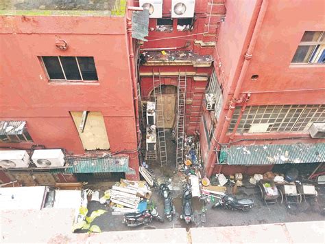 Waste accumulation at KMC headquarter premises stokes dengue fear