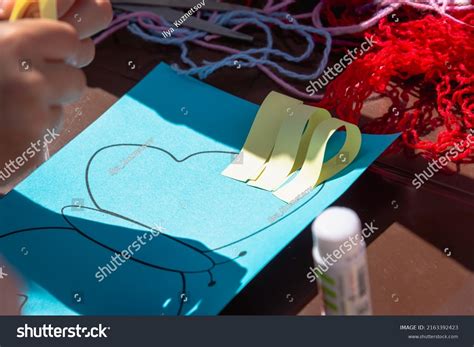 Kids Doing Crafts 的图像结果