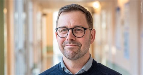 Wound dressing reveals infection