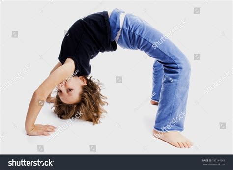 Meninas Backbend 的图像结果