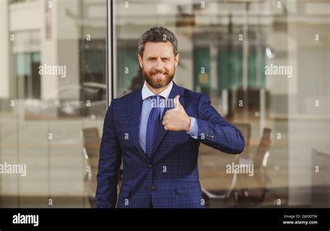 Business Man Giving Thumbs Up 的图像结果