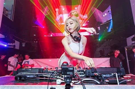 她是韩国“最美DJ”:身材超火辣 也爱打游戏-搜狐
