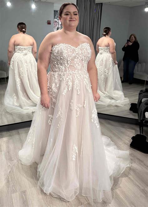 Essense of Australia, D3529 New Wedding Dress Save 25% - Stillwhite