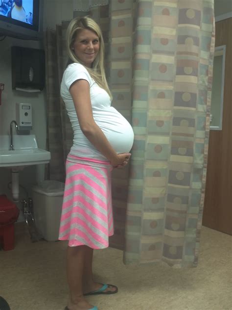 30 weeks pregnant with twins – The Maternity Gallery