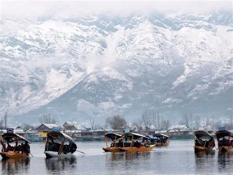 Snowfall in Shopian - Stunning pics: Winter arrives early in Kashmir ...